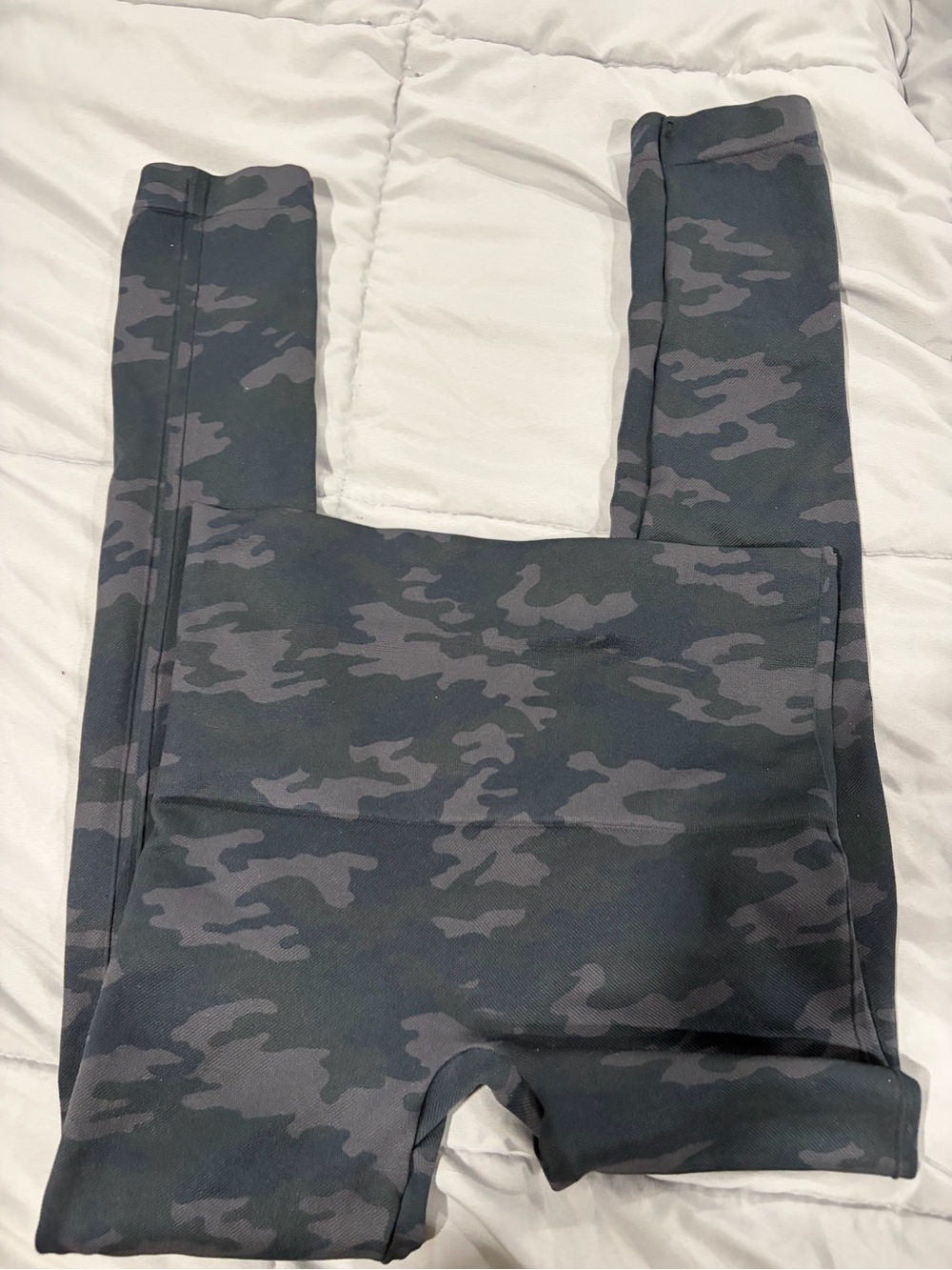 SPANX Kids Camo Leggings in Dark Gray and Charcoal